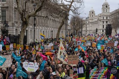 Rishi Sunak promises fresh talks after strike chaos hits majority of schools