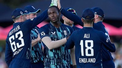 Jofra Archer fires Ashes warning shot with six-wicket haul in England's ODI victory over South Africa
