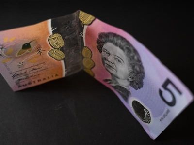 Queen swapped for Indigenous design on future $5 notes