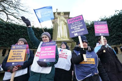 Petition calling for fair pay for nursing staff signed by 100,000 people