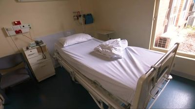 Linen shortage hits South Australian hospitals as report shows ambulance waiting times worst nationally