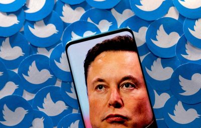 Elon Musk admits ‘something is wrong’ as right-wing accounts press him on Twitter engagement