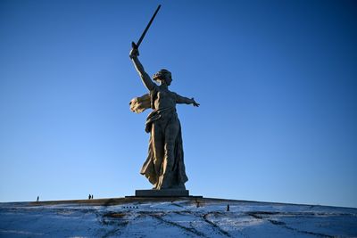 Russians mark Stalingrad anniversary in shadow of Ukraine conflict