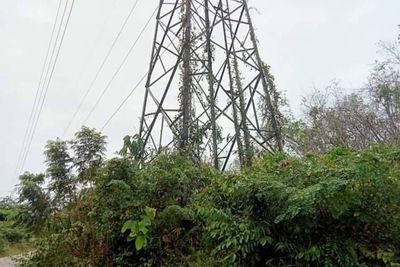 Bombs damage two power poles in Pattani