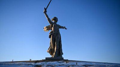 Russians Mark Stalingrad Anniversary in Shadow of Ukraine Conflict