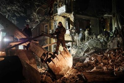Kramatorsk: Russian missile strike destroys apartment block in Ukraine, killing at least 3 people
