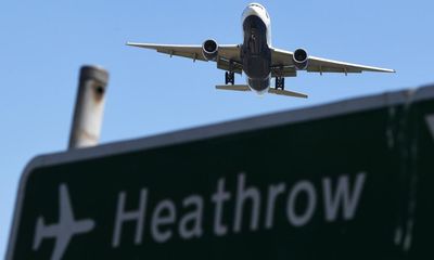 Heathrow airport boss quits after turbulent year