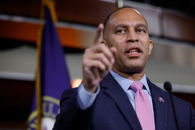 House Democratic leader Hakeem Jeffries slams GOP effort to oust Ilhan Omar as ‘act of political revenge’