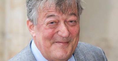 Stephen Fry to front exciting new show which brings dinosaurs to life