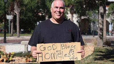 Police Harassed a Man Holding a 'God Bless the Homeless Vets' Sign. He's Suing.