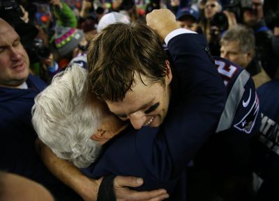 Robert Kraft would like Tom Brady to retire as a Patriot