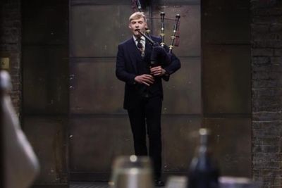 Scot stuns Dragons' Den investors with bagpipe performance