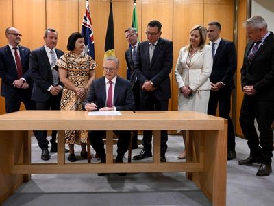 PM secures state and territory support on referendum