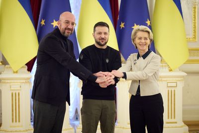 Zelenskiy vows to defend 'fortress' Bakhmut, hosts EU leaders in Kyiv