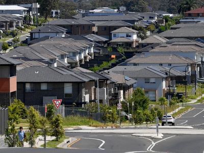 Borrowers continue to switch lenders seeking low rates