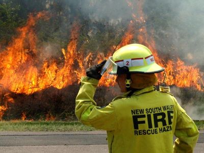 Labor pledges 600 extra firefighters for NSW