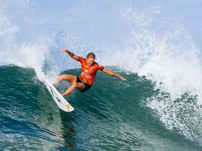 Stephanie Gilmore suffers shock early exit at Pipeline