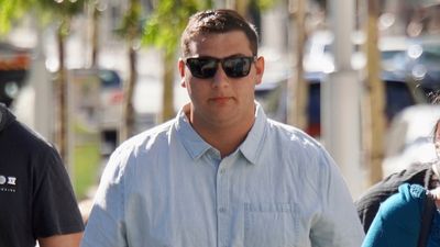 Volunteer firefighter who lit Wooroloo bushfire and eight other blazes gets suspended jail term