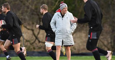 Today's rugby news as Wales players 'on edge' around Warren Gatland and world star quits overnight