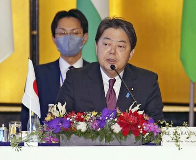 Japan, China foreign ministers hold phone talks