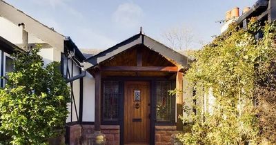 Quaint bungalow with its own pool and gold flecked radiators