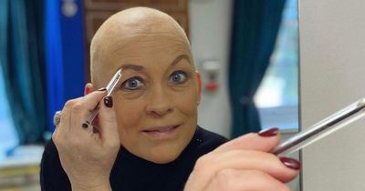 Sarah Beeny praised for showing realities of cancer as she draws eyebrows on with pen