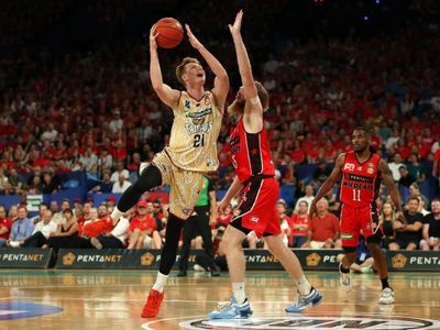 Wildcats drop out of NBL top six after loss to Cairns