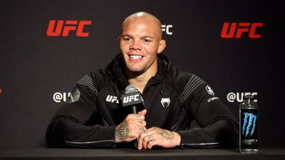 Anthony Smith can’t get enough of Dana White’s Power Slap League: ‘It might not be a sport, but I love it’