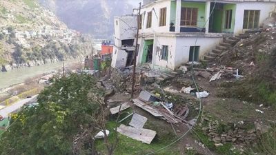 Panic in J&K's Doda village after 'cracks in residential structures', amdin shifts families, calls GSI