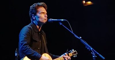 Singer Richard Marx performs Delilah to huge applause at Cardiff's St David's Hall