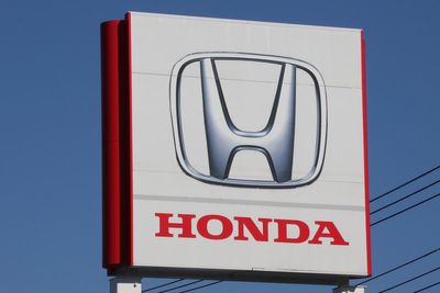 US tells owners to park old Hondas until air bags are fixed