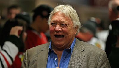 Hands over their ears, some Blackhawks fans don’t want to hear about the other Bobby Hull