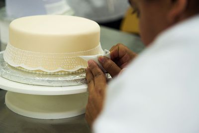 The history of royal icing string work