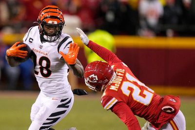 Menacing charge against Bengals' Joe Mixon is dismissed