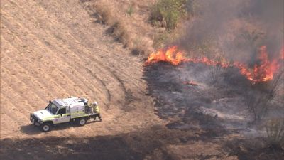 Emergency warning issued for bushfire south of Perth, as shed lost in blaze north of city