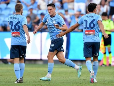 Le Fondre double lifts Sydney to ALM win over Mariners