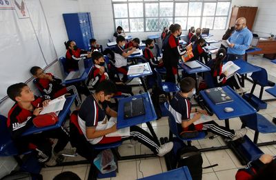 Bike desks help Mexican students learn while burning calories