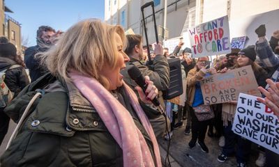 Nurses offer to call off strikes if Sunak matches Welsh pay offer