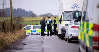 Bomb squad swoop on Newton Mearns street as residents evacuated amid major police operation