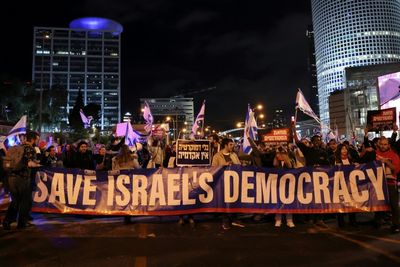Thousands rally for fifth week against Israeli govt reform plan