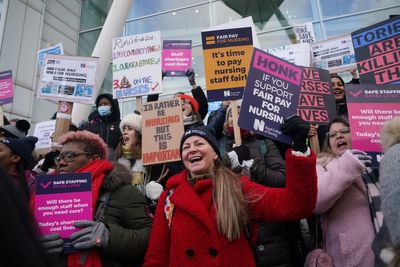 Nurses leaders urge Rishi Sunak to step in to avert NHS strike