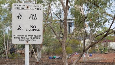 Mount Isa 'overwhelmed' with NT itinerants in wake of Alice Springs alcohol crackdown