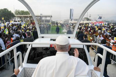 Pope Francis leaves South Sudan, bound for Rome