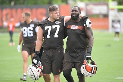 Should the Browns re-sign veteran swing tackle Chris Hubbard?