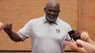 Lawrence Taylor Names His Top Five Defensive Players in NFL History