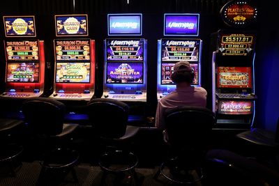 Australia's biggest state unveils plan for cashless poker machines