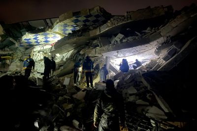 Major quake kills hundreds across Turkey, Syria