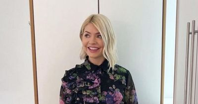 Oasis shoppers love £47 'cute' floral shirt worn by Holly Willoughby