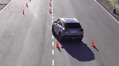 Suzuki Vitara Is Fast Around The Cones In The Moose Test