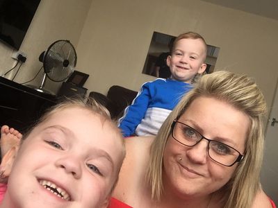 Mother diagnosed with bowel cancer after spotting key symptom during pregnancy
